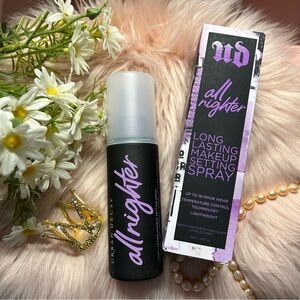 BNIB URBAN DECAY All nighter Long Lasting Setting Spray! Best Seller!!!